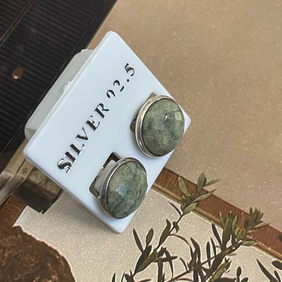 Jade Earring studs in 925 Sterling silver - Picture 9 of 13